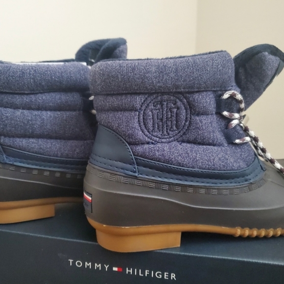 Tommy Hilfiger ladies boots (NWT) - Picture 3 of 6
